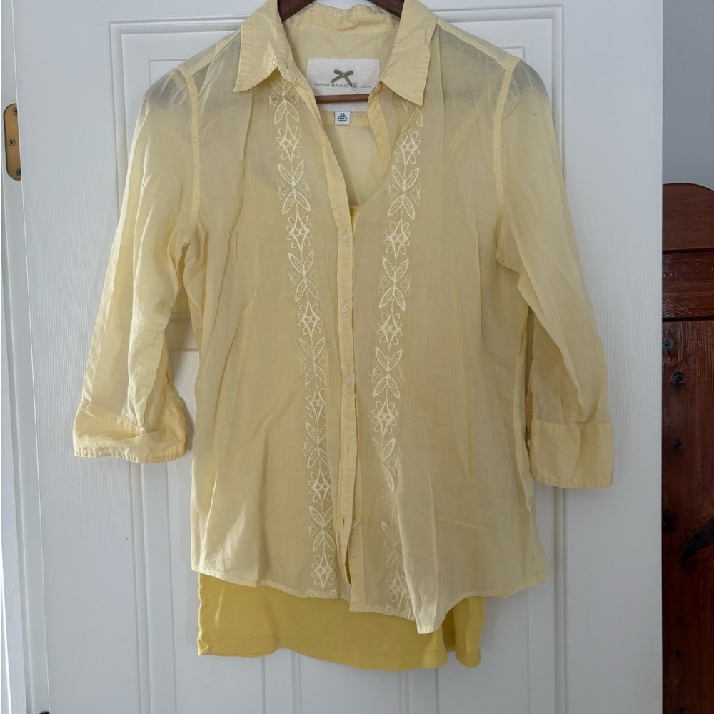 Banana Republic Light Yellow Embroidered Button Down Blouse